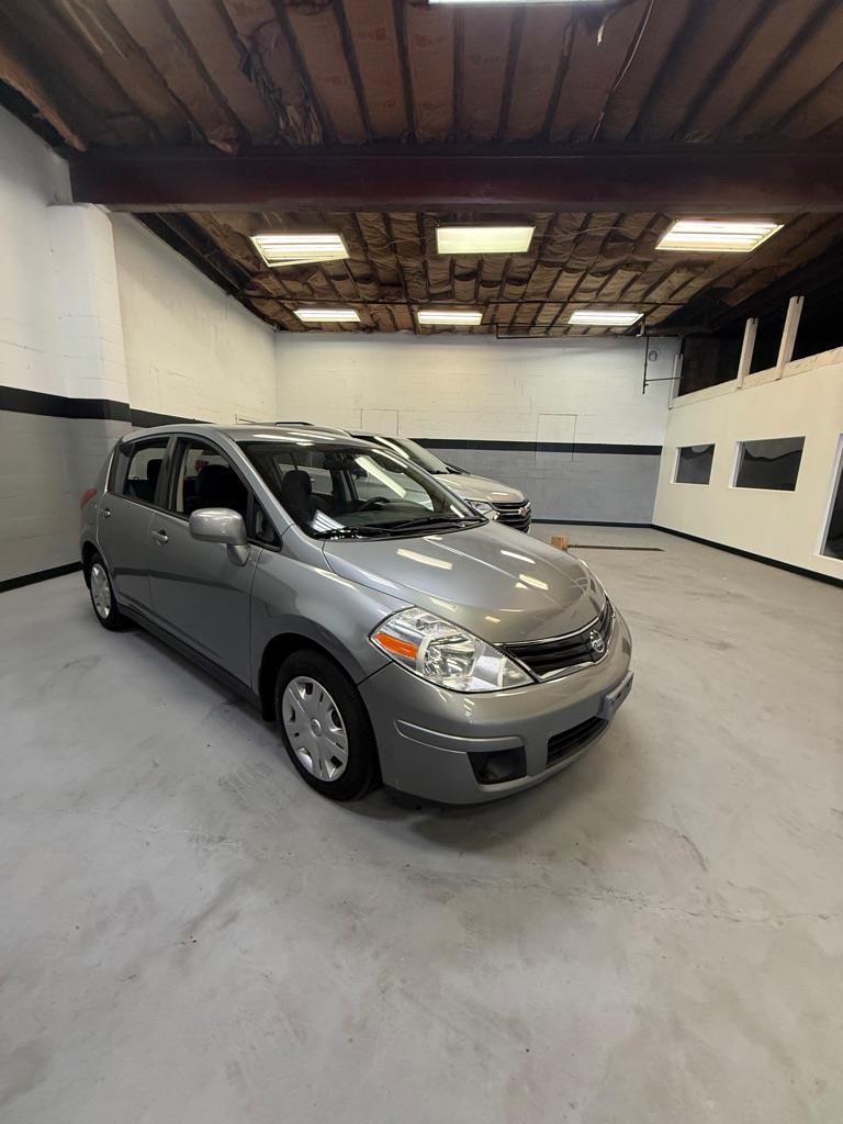 Nissan Versa 1.8 S Hatchback 2011