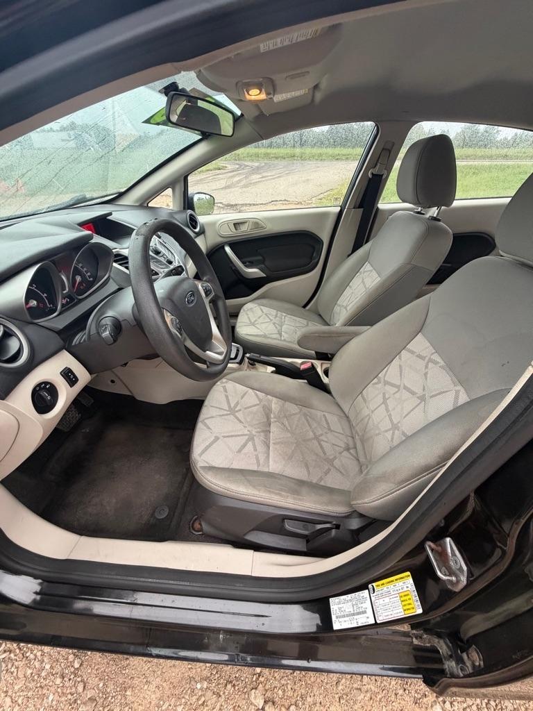 Ford Fiesta SE Sedan 2013