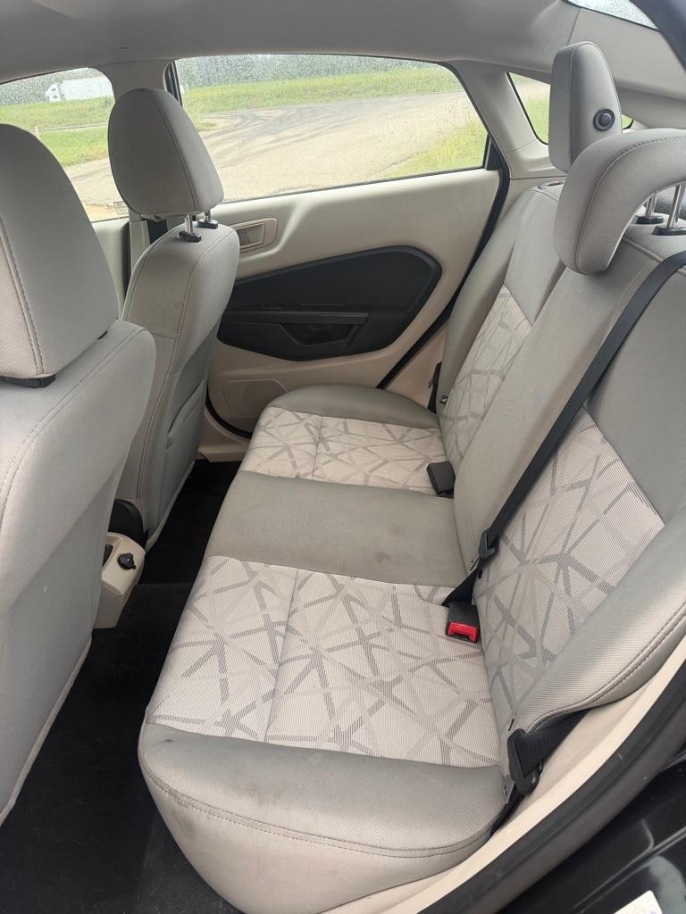 Ford Fiesta SE Sedan 2013