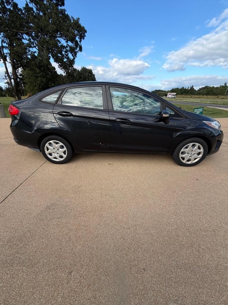 Ford Fiesta SE Sedan 2013