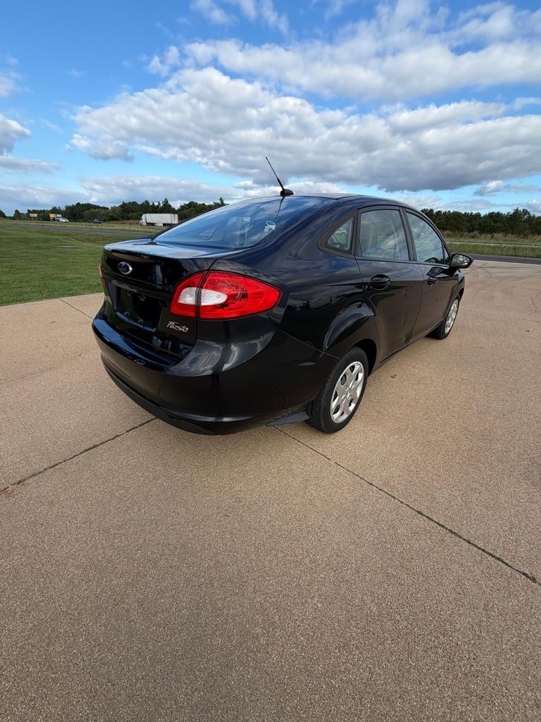 Ford Fiesta SE Sedan 2013