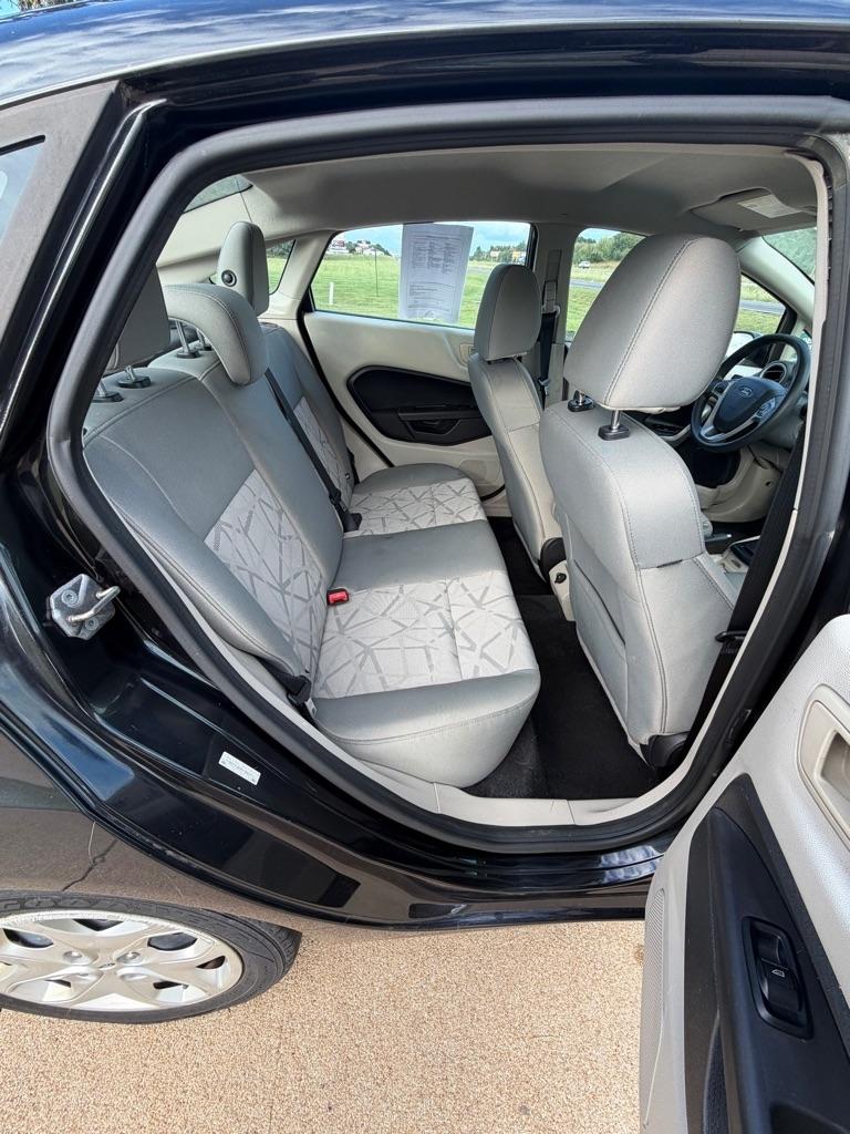 Ford Fiesta SE Sedan 2013