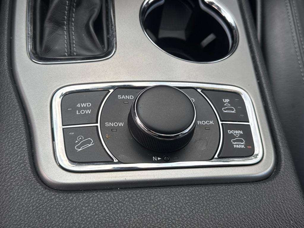 2020 Jeep Grand Cherokee Overland - Photo 18