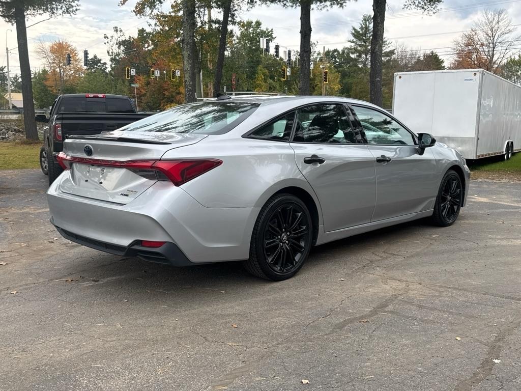 Toyota Avalon Hybrid XSE 2022