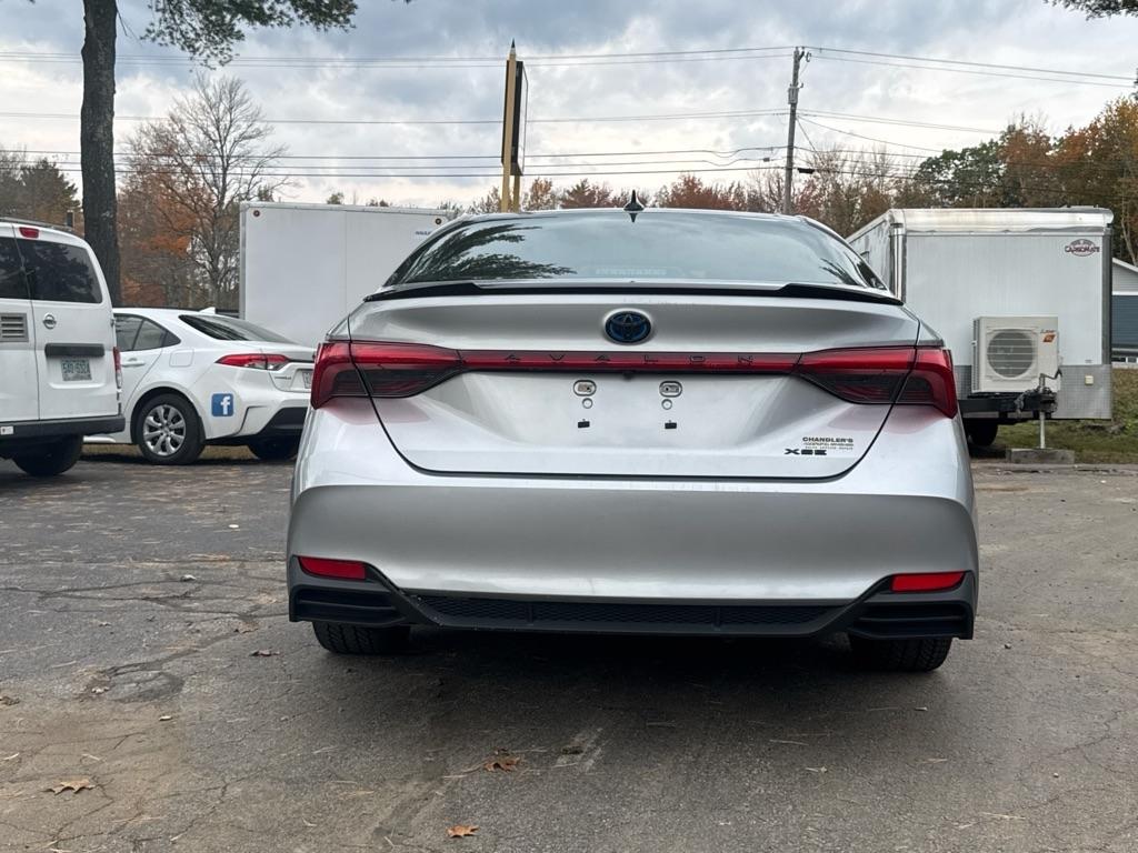 Toyota Avalon Hybrid XSE 2022