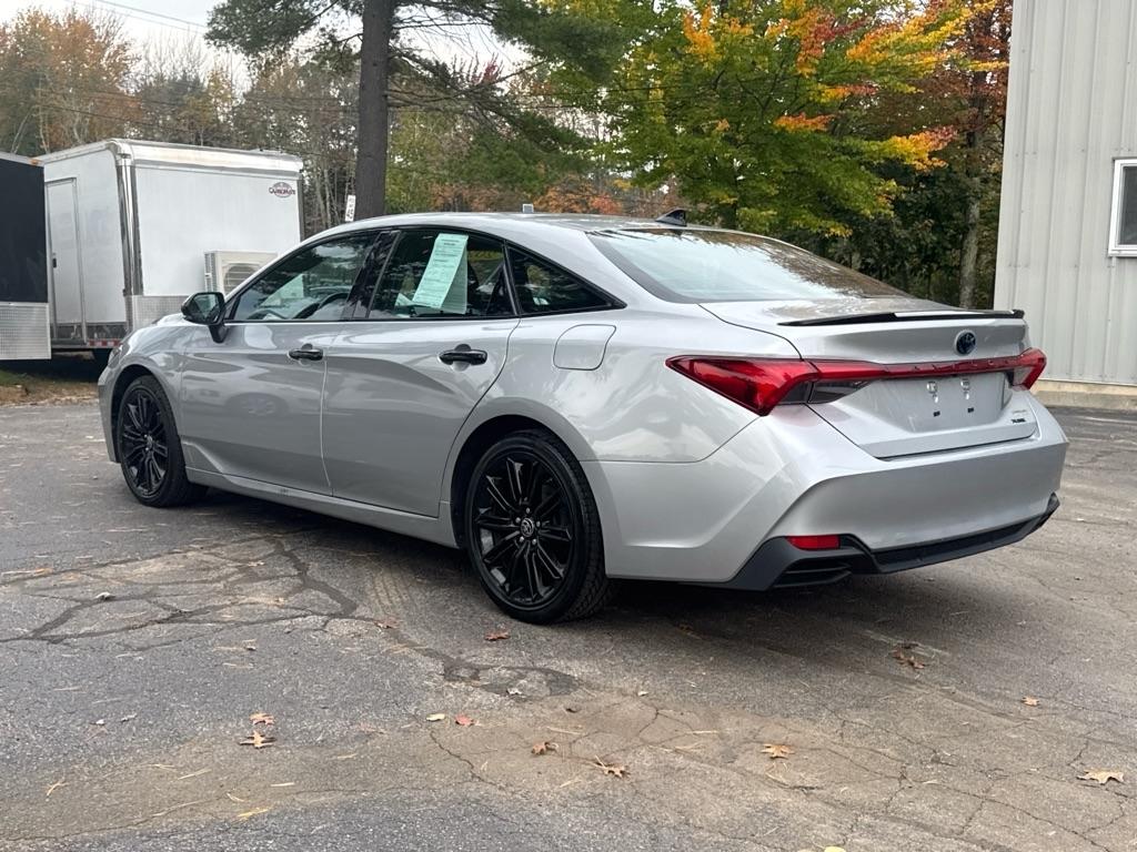 Toyota Avalon Hybrid XSE 2022