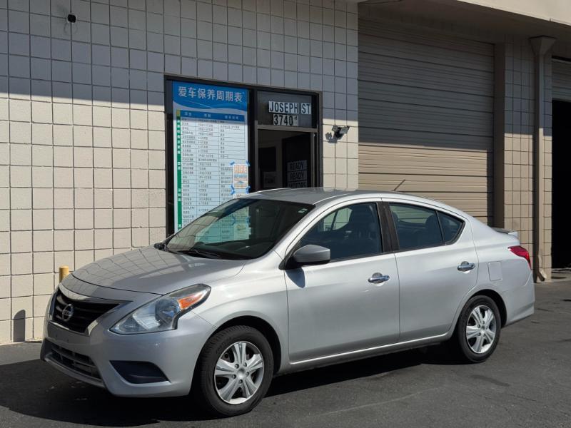 2017 Nissan Versa 1.6 S 5M