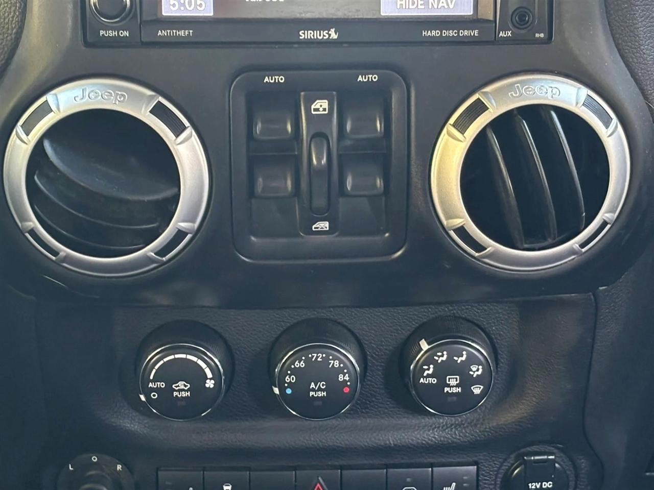 Jeep Wrangler Unlimited Sahara 4WD 2014