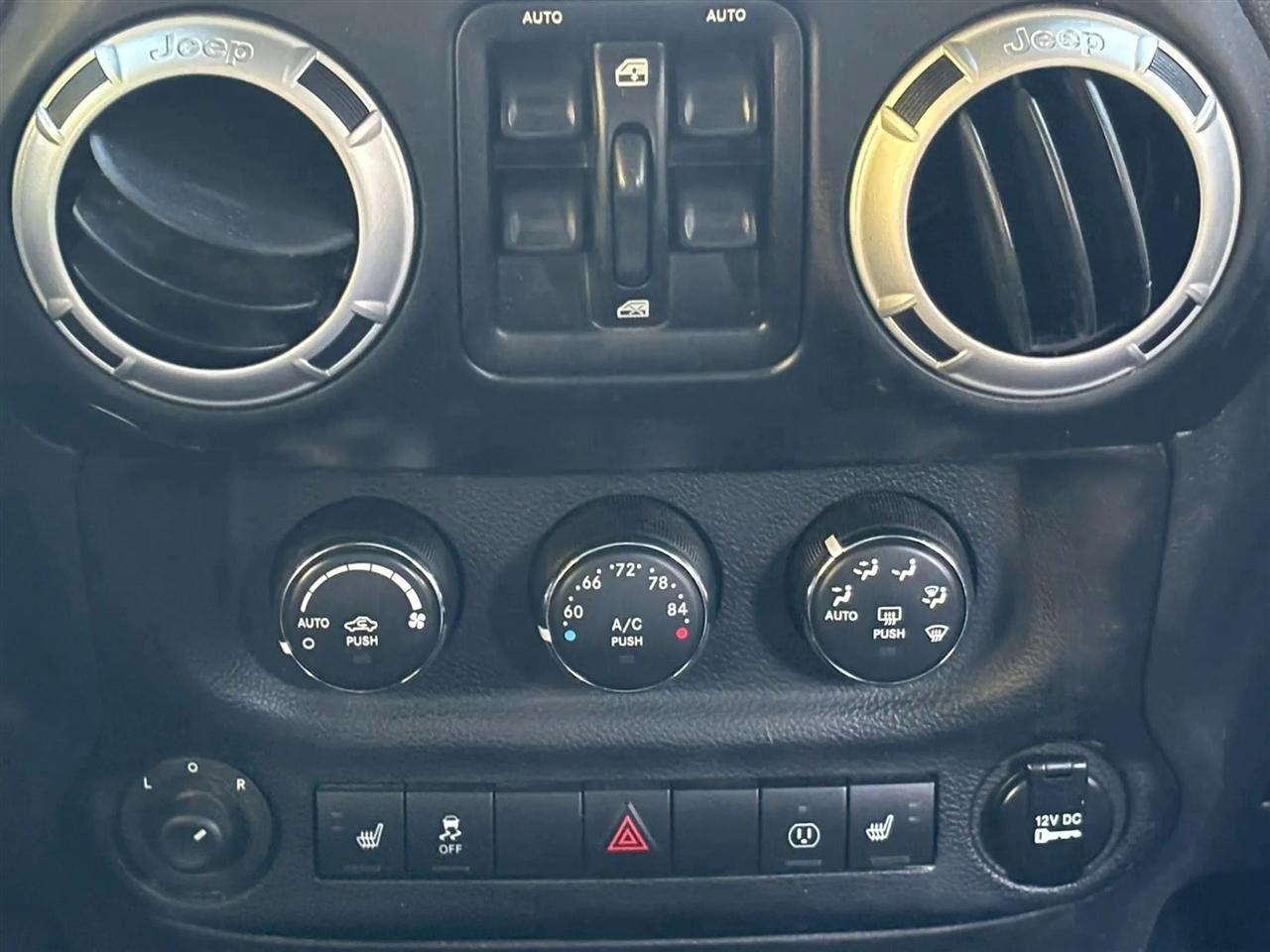 Jeep Wrangler Unlimited Sahara 4WD 2014