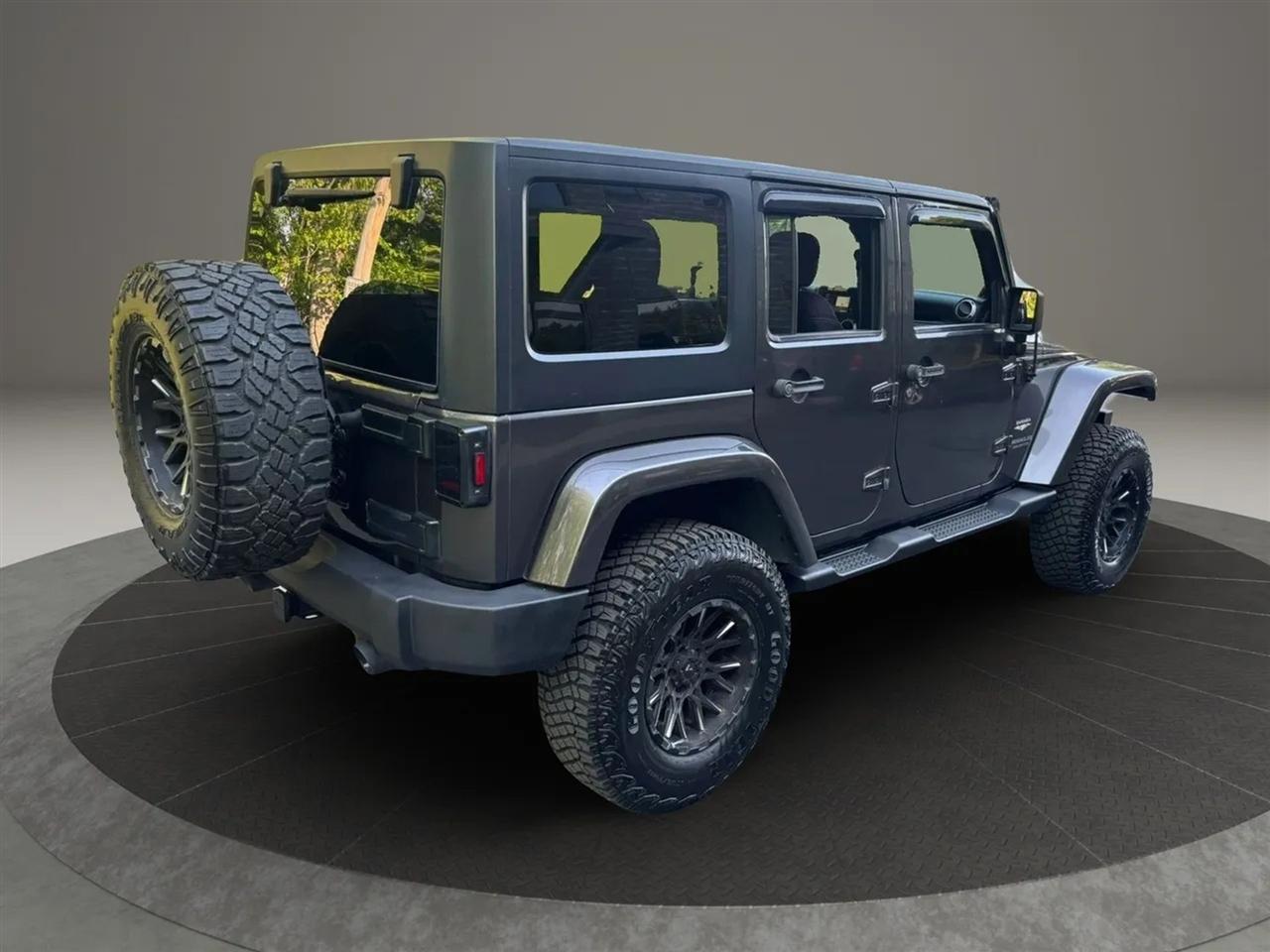 Jeep Wrangler Unlimited Sahara 4WD 2014