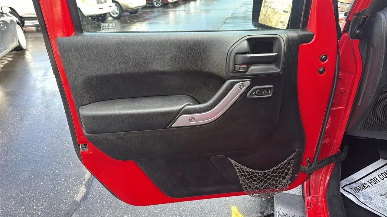 Jeep Wrangler Unlimited Sahara 4WD 2014