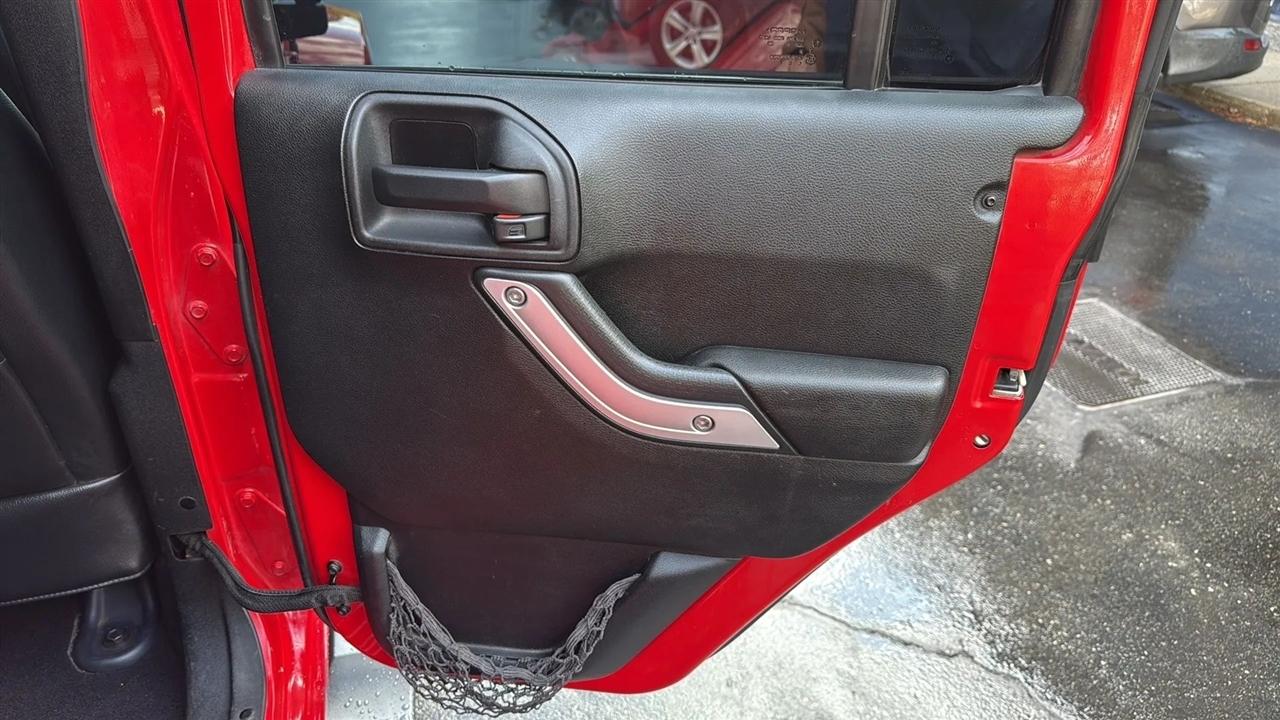 Jeep Wrangler Unlimited Sahara 4WD 2014