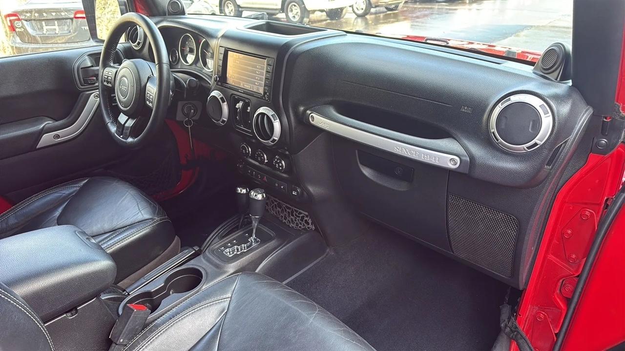 Jeep Wrangler Unlimited Sahara 4WD 2014