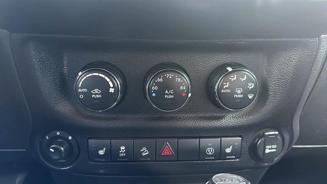 Jeep Wrangler Unlimited Sahara 4WD 2014