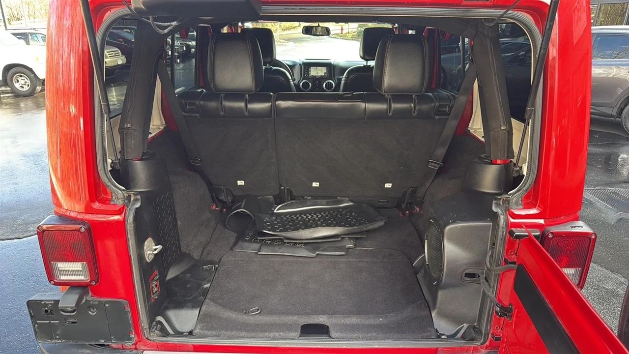 Jeep Wrangler Unlimited Sahara 4WD 2014