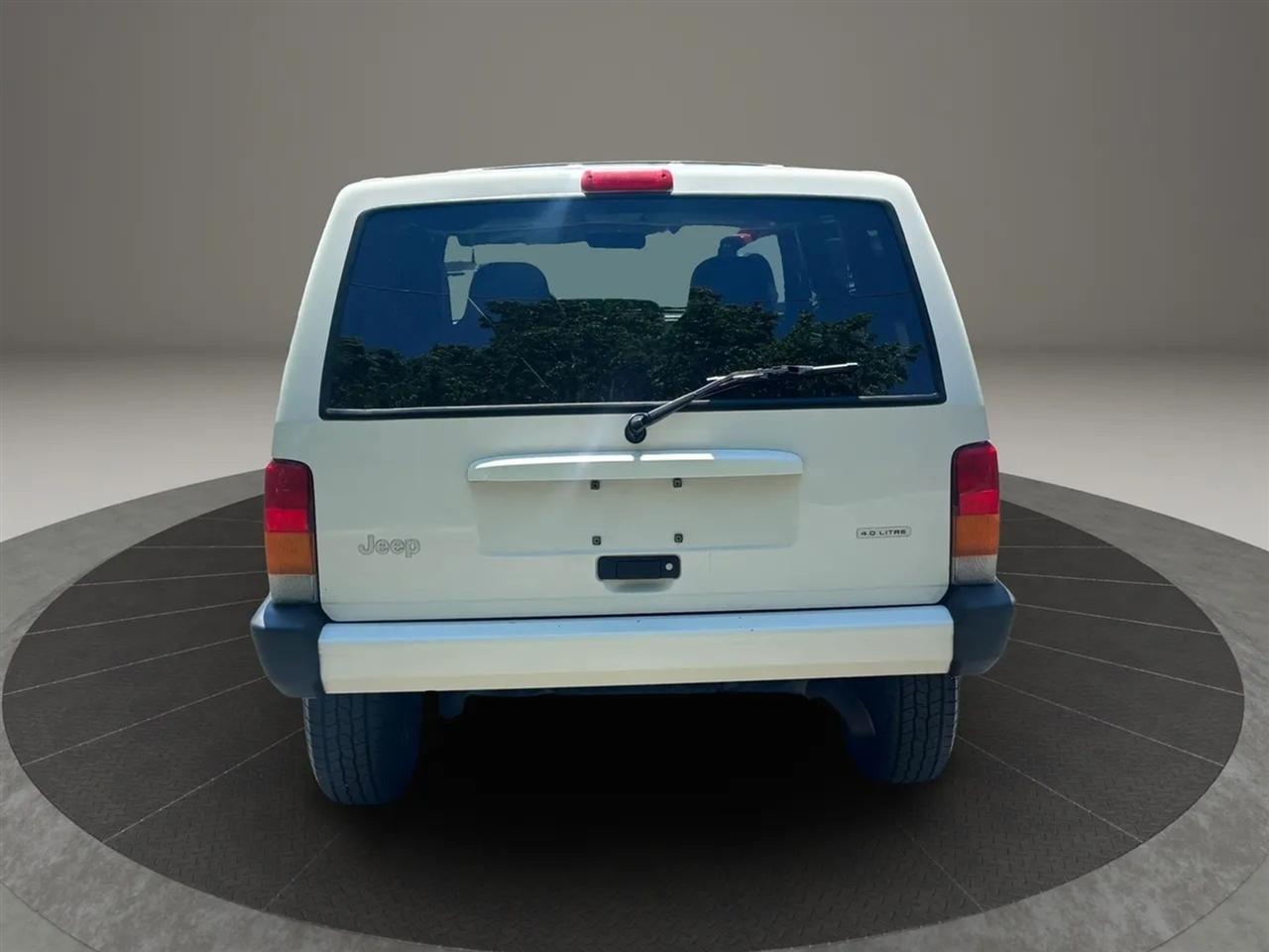 Jeep Cherokee Sport 4-Door 4WD 2000