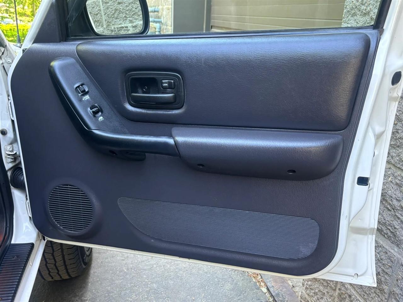 Jeep Cherokee Sport 4-Door 4WD 2000