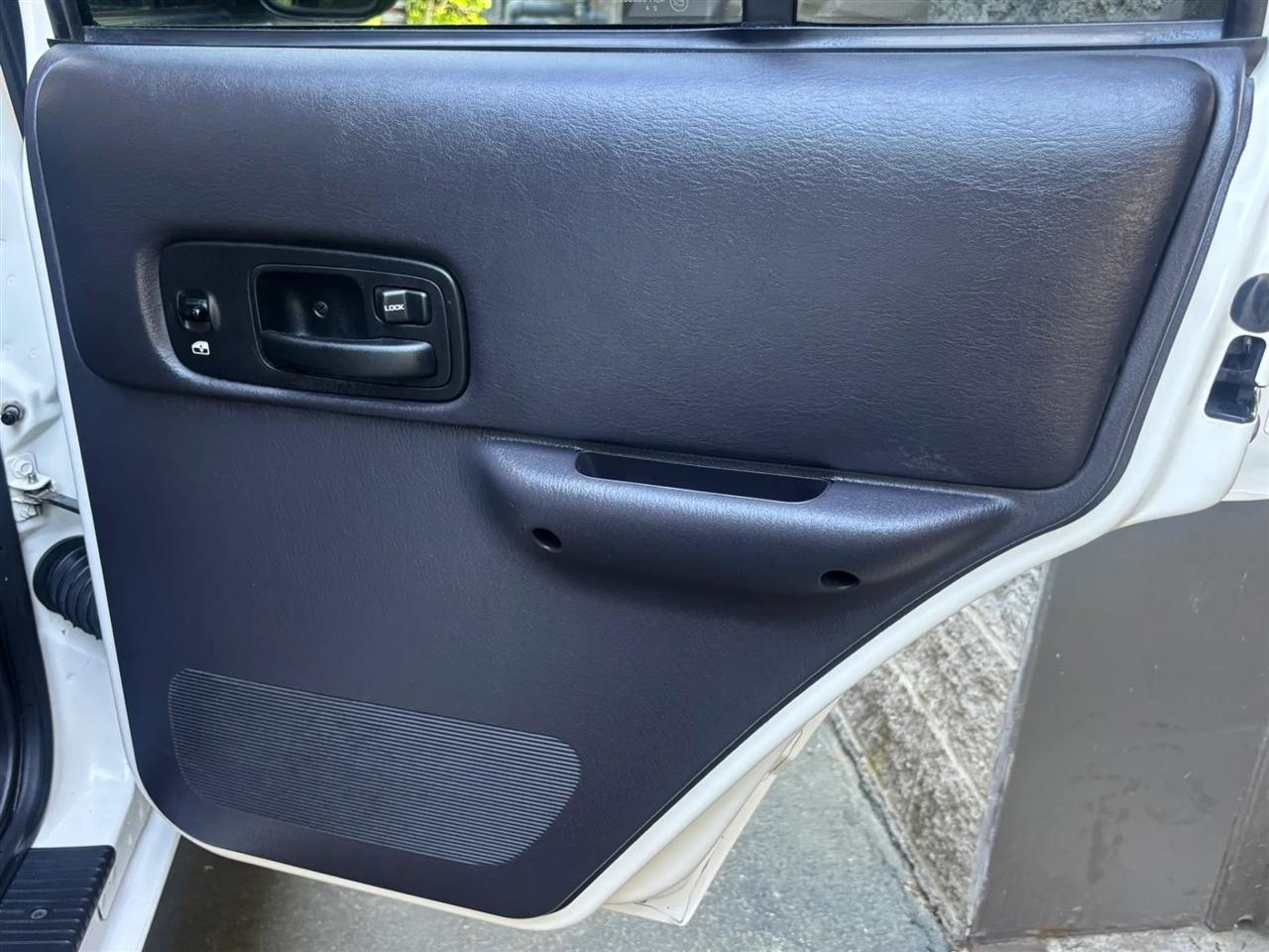 Jeep Cherokee Sport 4-Door 4WD 2000