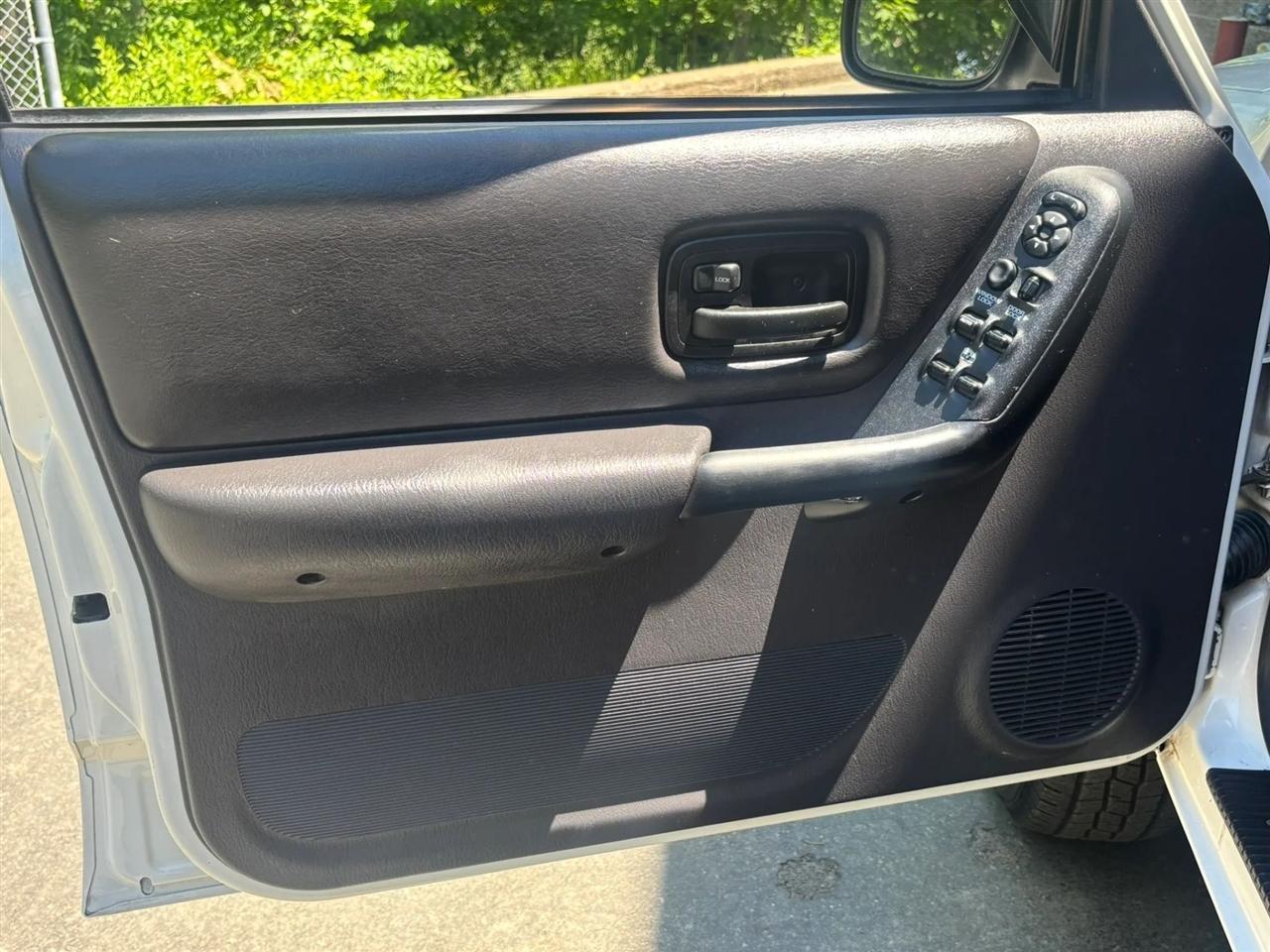 Jeep Cherokee Sport 4-Door 4WD 2000