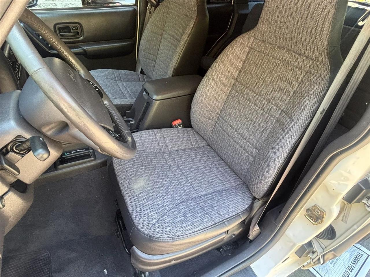 Jeep Cherokee Sport 4-Door 4WD 2000