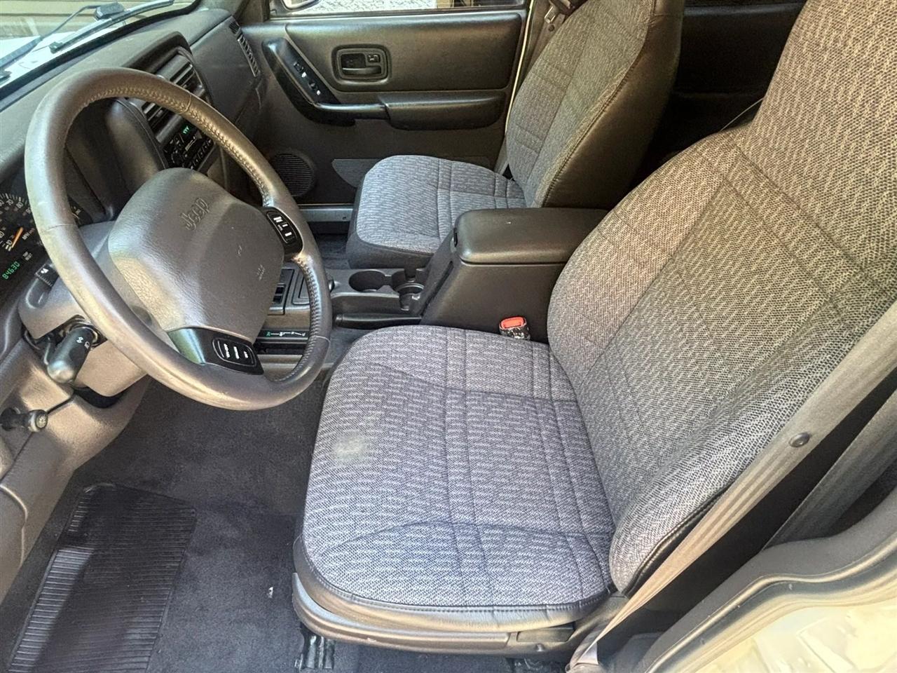 Jeep Cherokee Sport 4-Door 4WD 2000