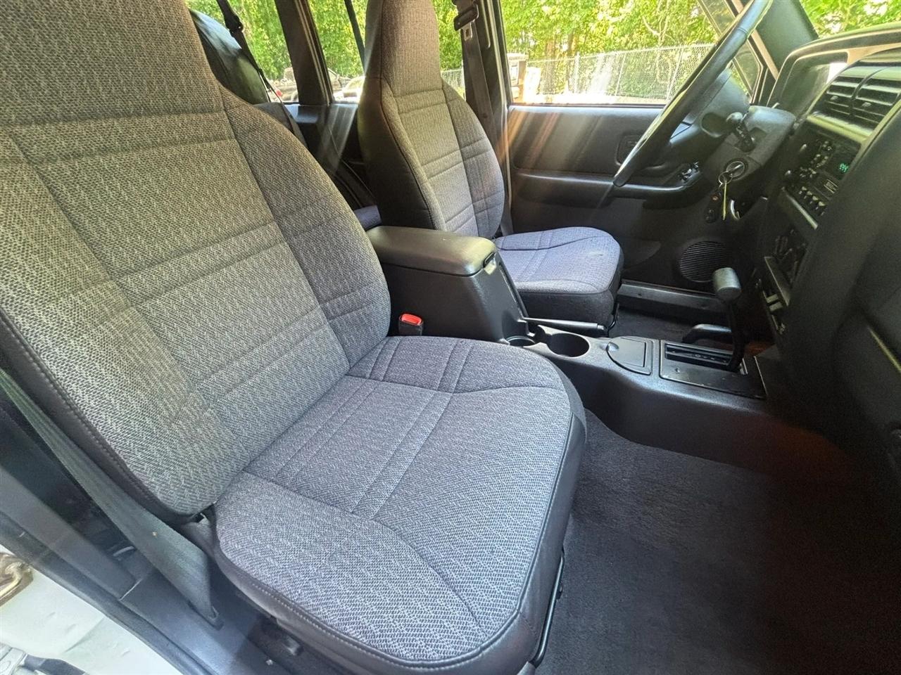 Jeep Cherokee Sport 4-Door 4WD 2000