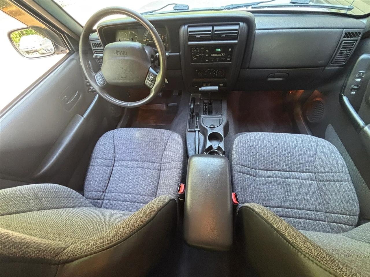 Jeep Cherokee Sport 4-Door 4WD 2000