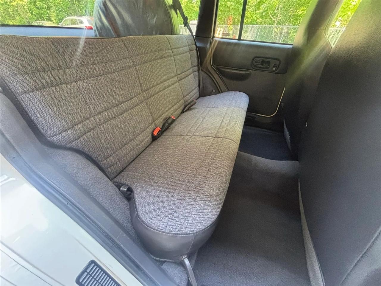 Jeep Cherokee Sport 4-Door 4WD 2000