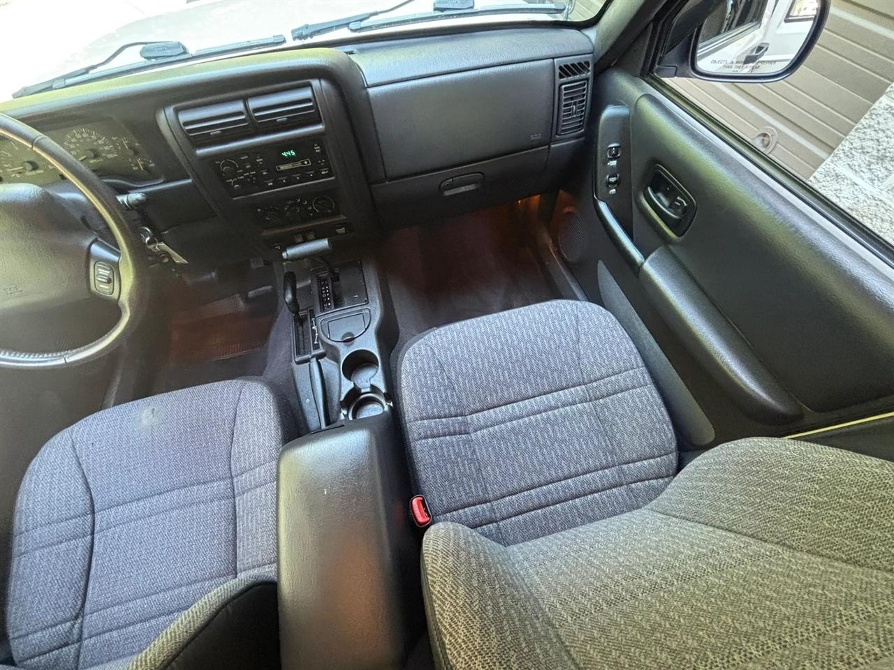 Jeep Cherokee Sport 4-Door 4WD 2000