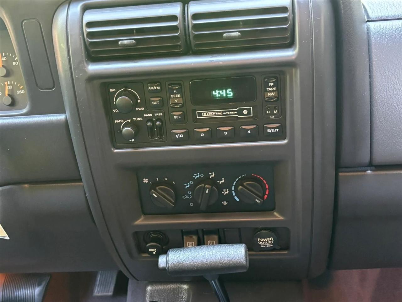 Jeep Cherokee Sport 4-Door 4WD 2000