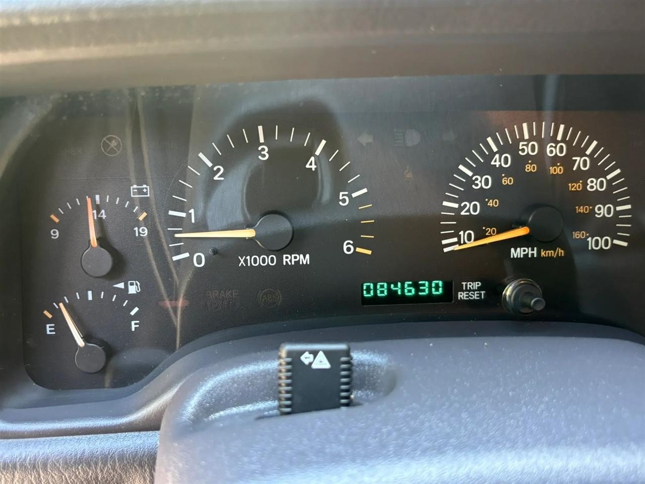Jeep Cherokee Sport 4-Door 4WD 2000