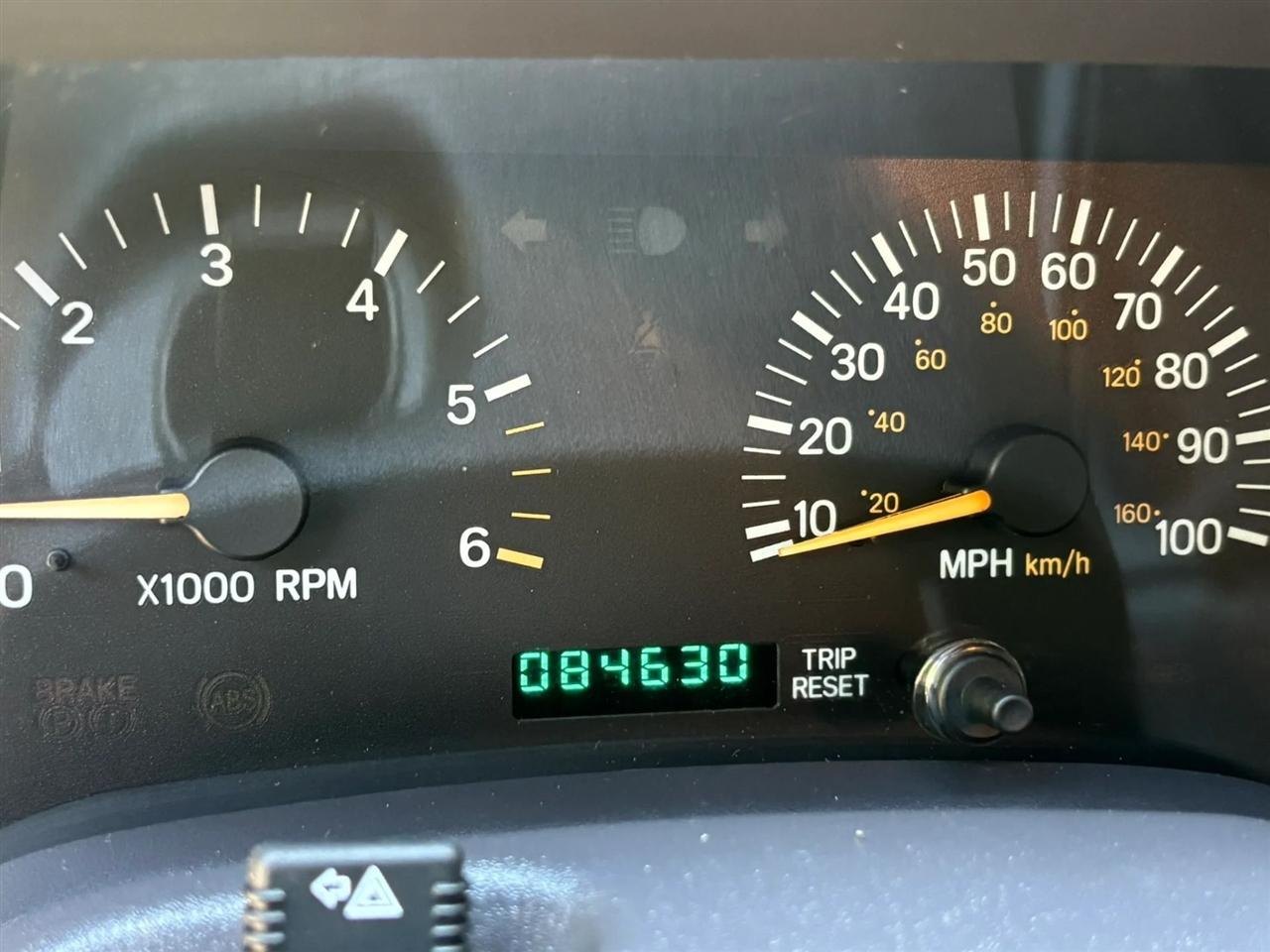 Jeep Cherokee Sport 4-Door 4WD 2000