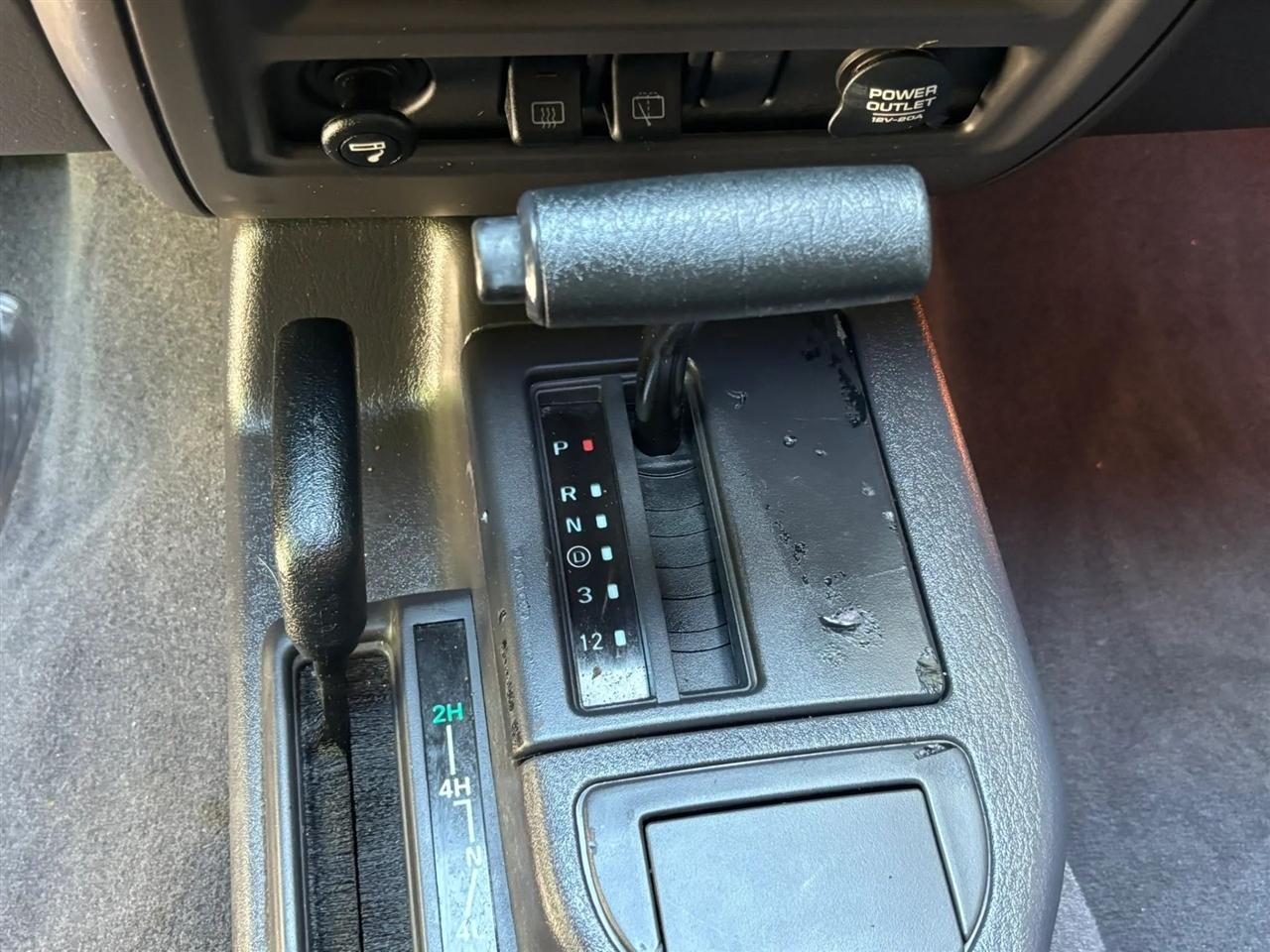 Jeep Cherokee Sport 4-Door 4WD 2000