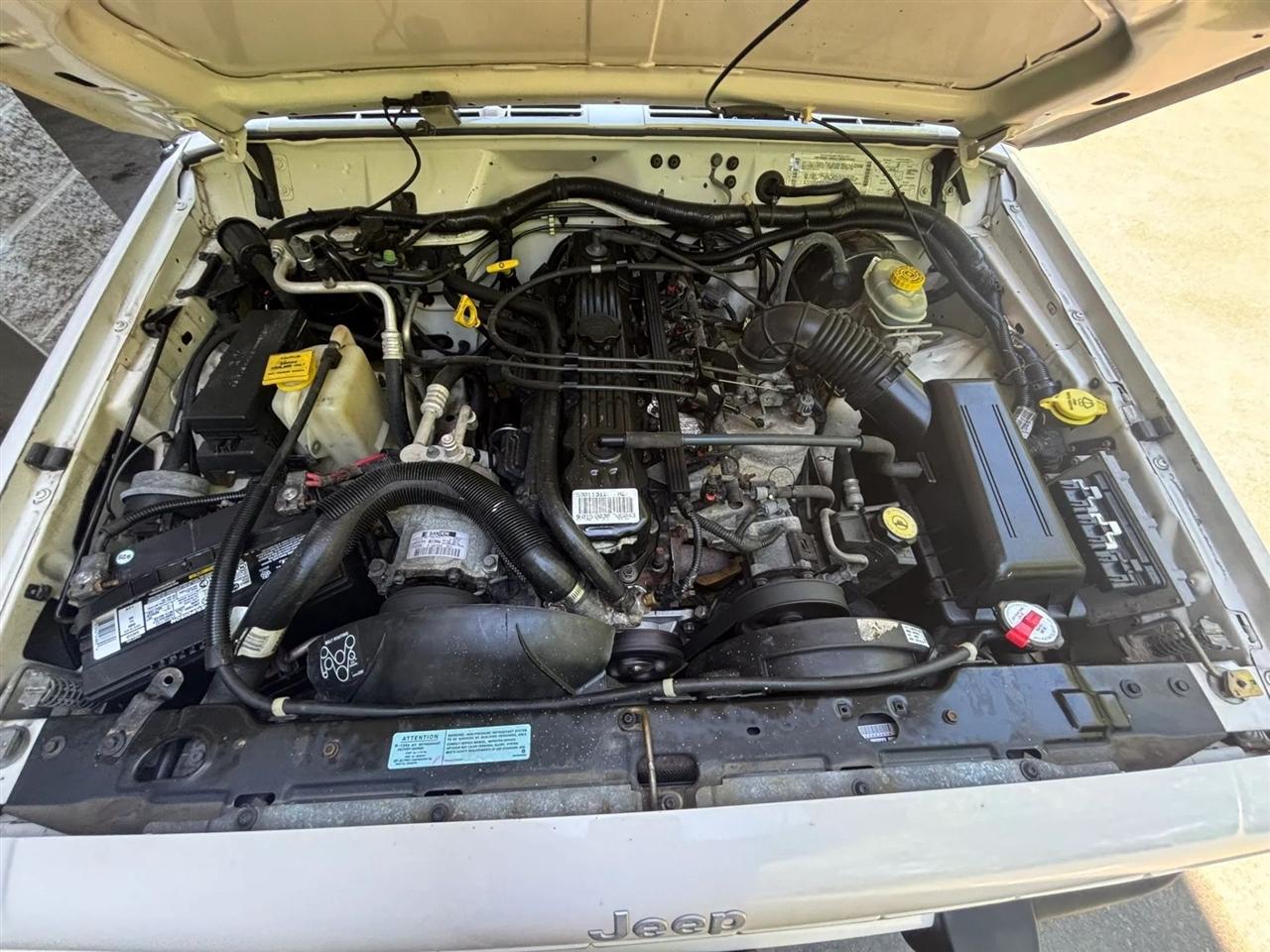 Jeep Cherokee Sport 4-Door 4WD 2000