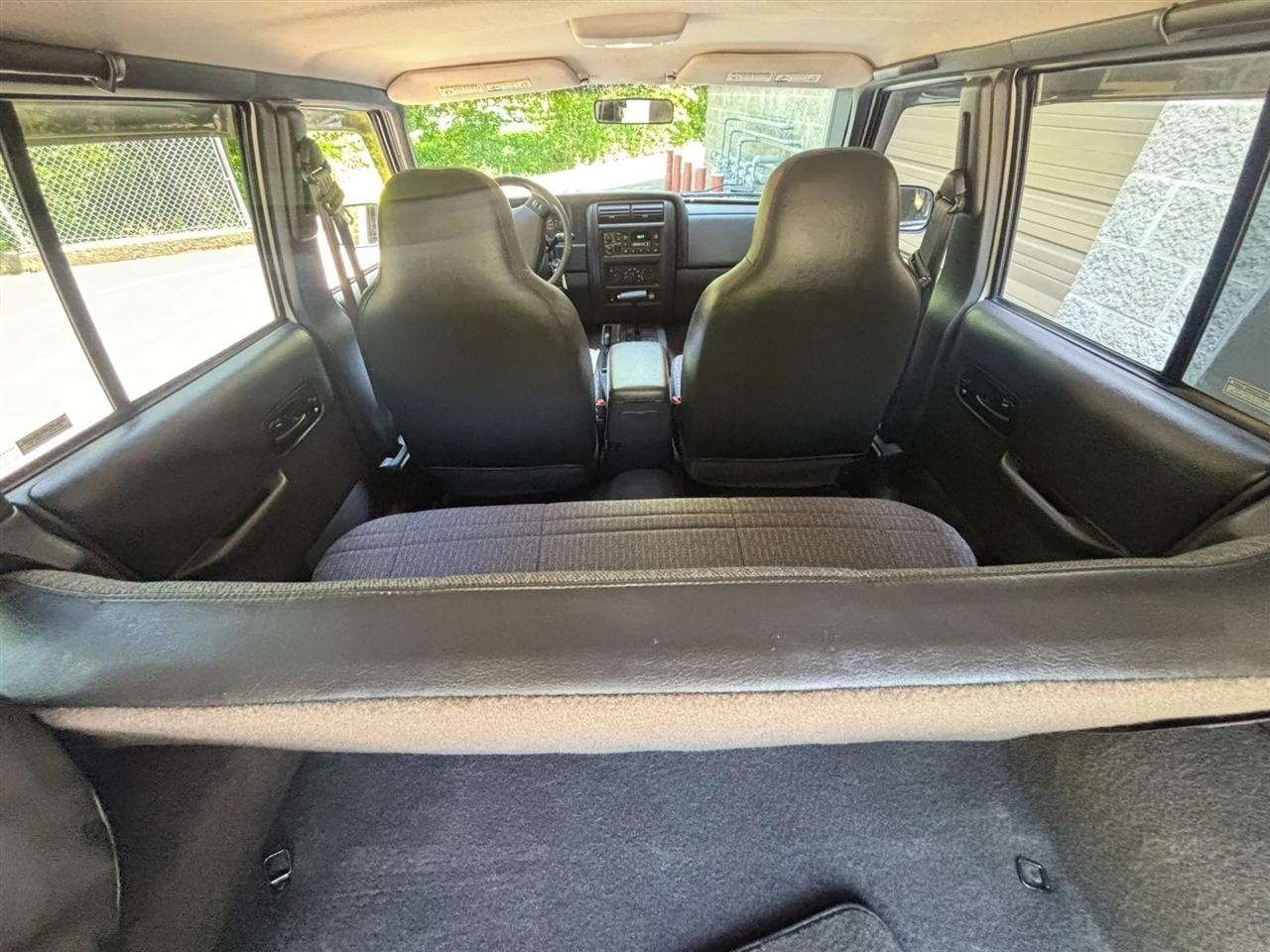 Jeep Cherokee Sport 4-Door 4WD 2000