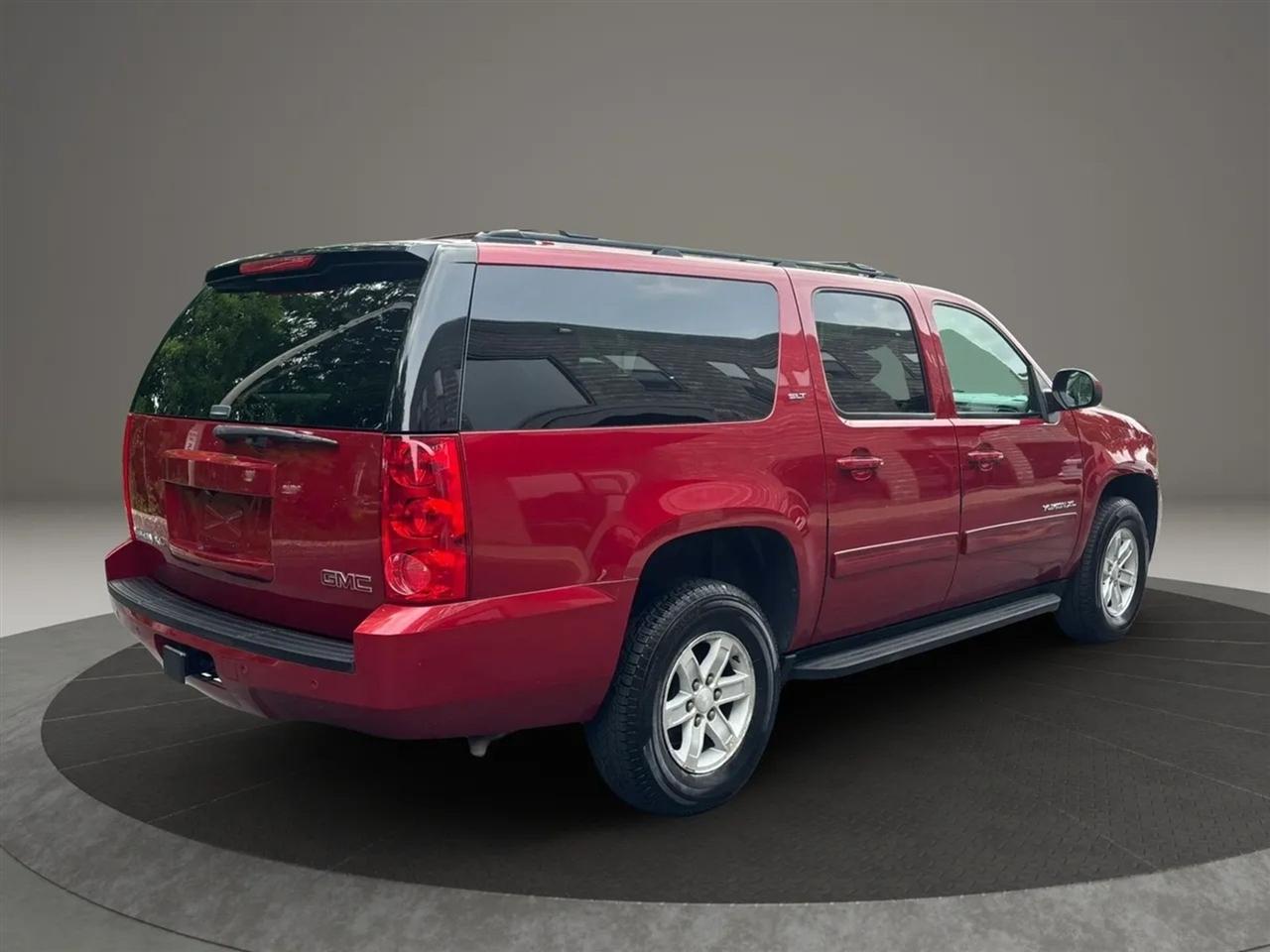 GMC Yukon XL SLT 1/2 Ton 4WD 2013