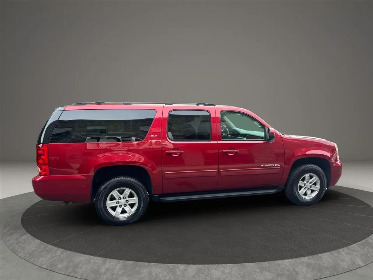 GMC Yukon XL SLT 1/2 Ton 4WD 2013