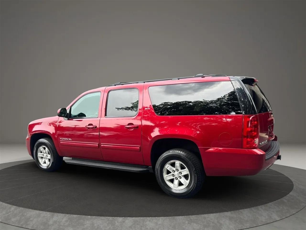 GMC Yukon XL SLT 1/2 Ton 4WD 2013