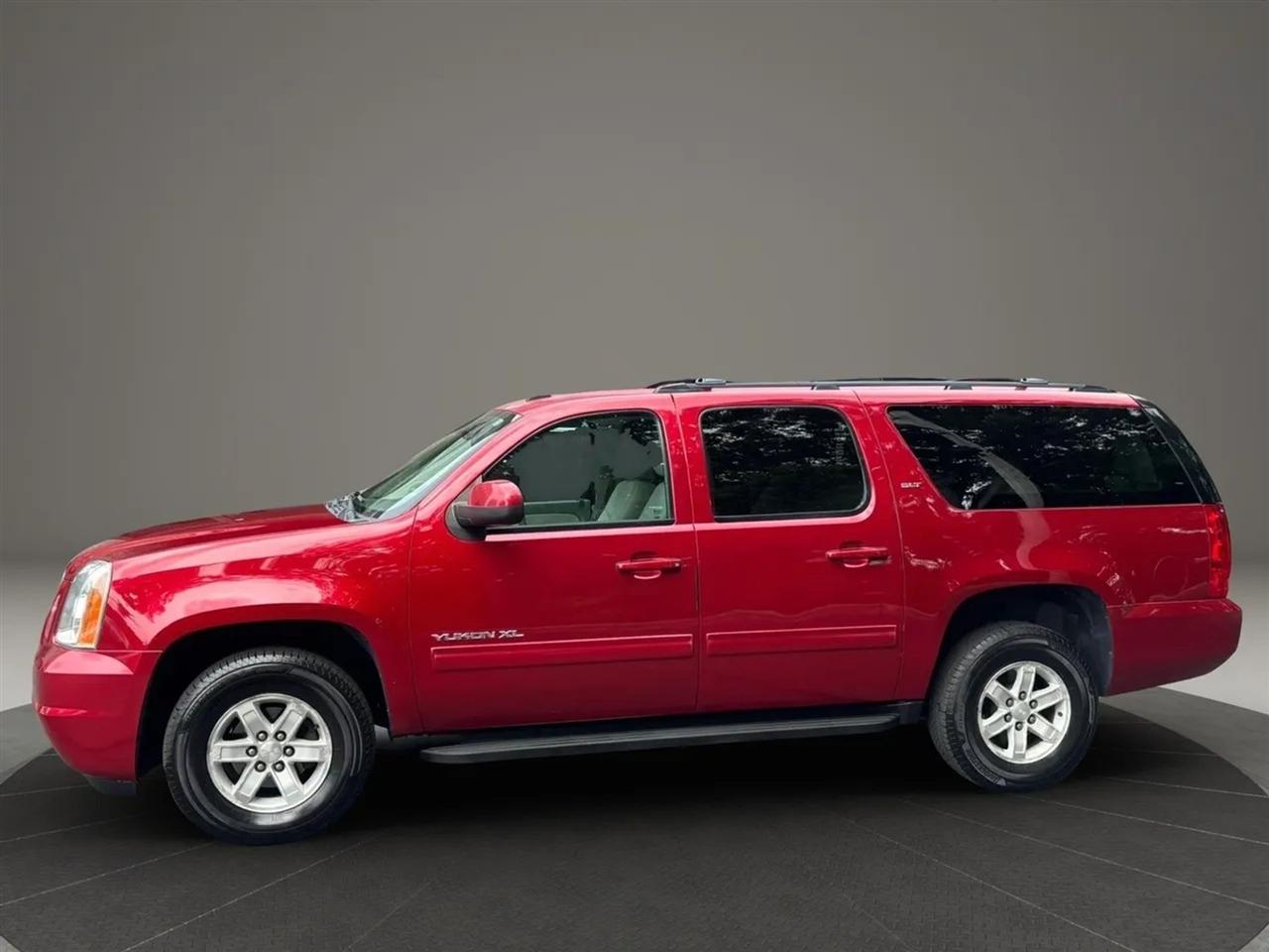 GMC Yukon XL SLT 1/2 Ton 4WD 2013