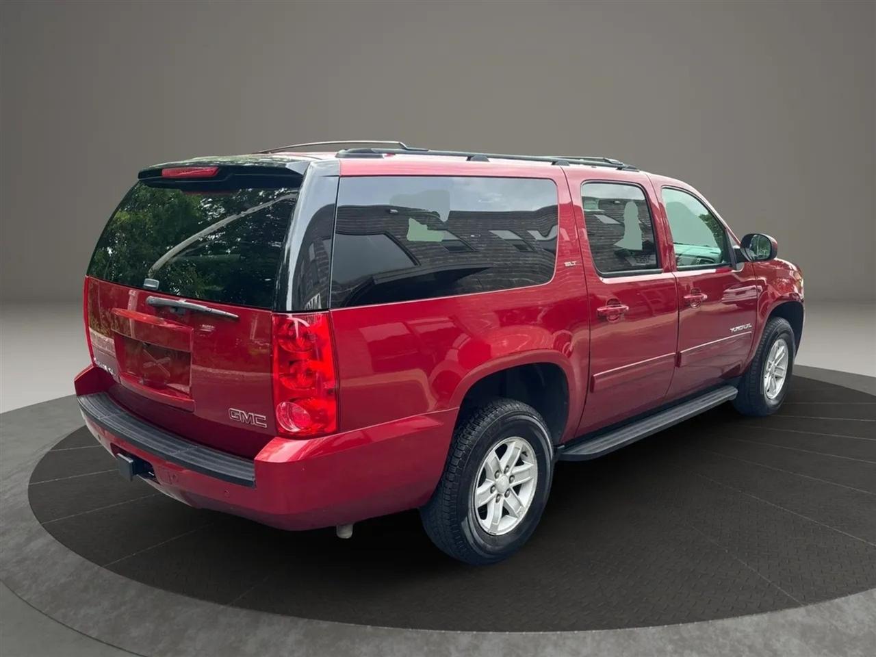 GMC Yukon XL SLT 1/2 Ton 4WD 2013