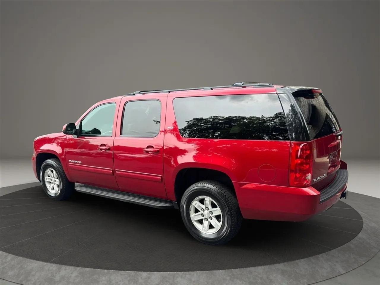 GMC Yukon XL SLT 1/2 Ton 4WD 2013