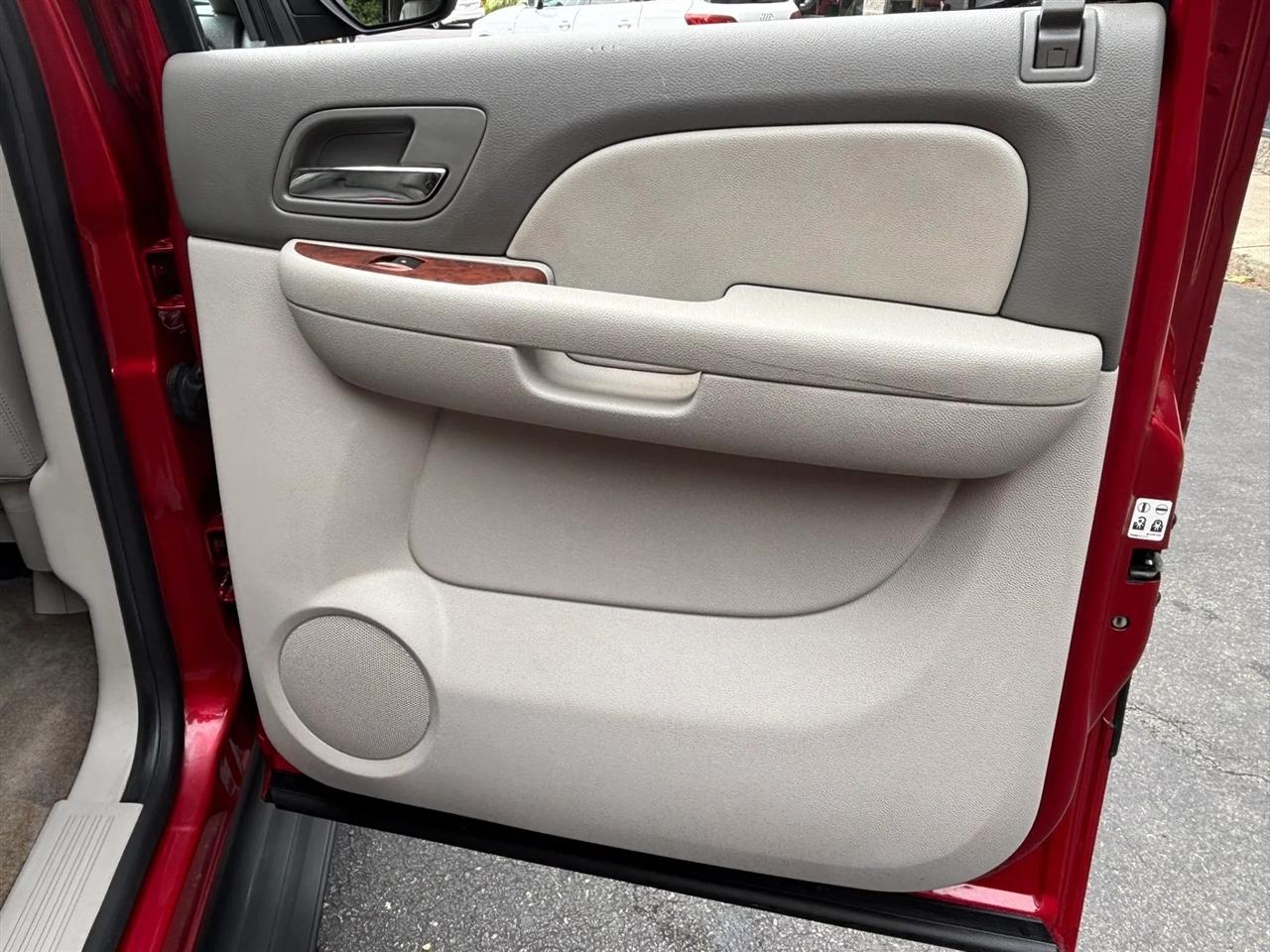 GMC Yukon XL SLT 1/2 Ton 4WD 2013