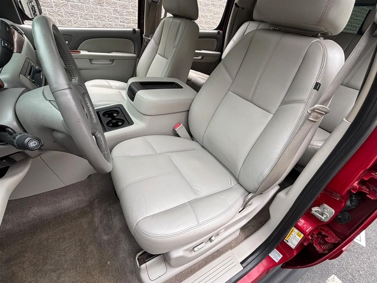 GMC Yukon XL SLT 1/2 Ton 4WD 2013