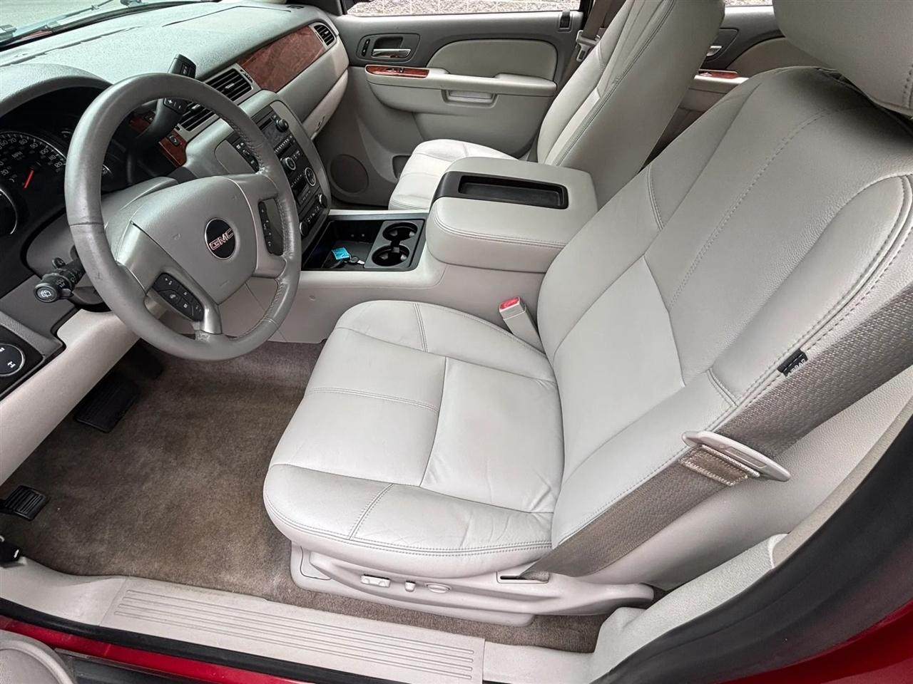 GMC Yukon XL SLT 1/2 Ton 4WD 2013