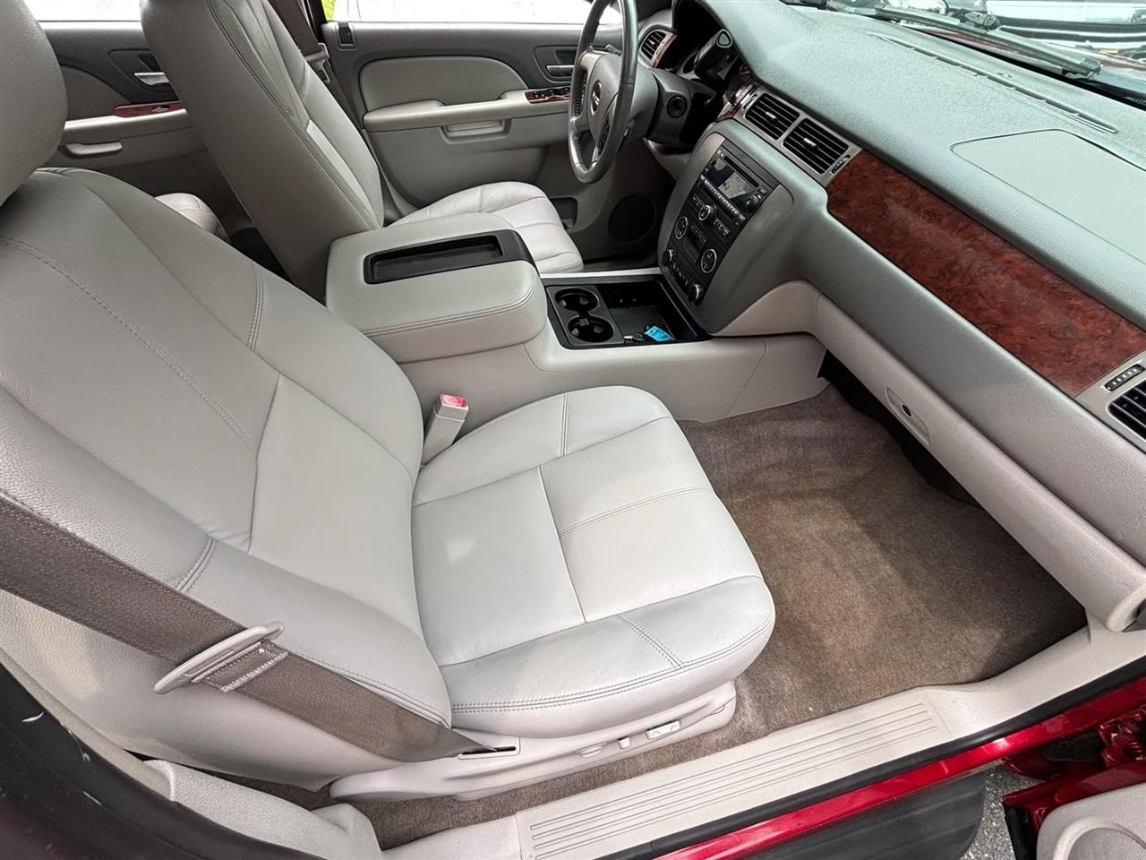 GMC Yukon XL SLT 1/2 Ton 4WD 2013