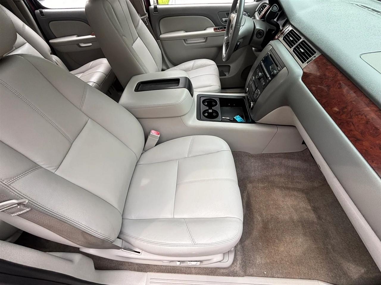 GMC Yukon XL SLT 1/2 Ton 4WD 2013