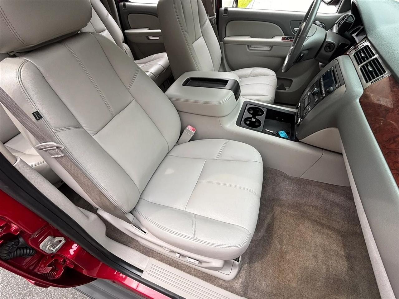 GMC Yukon XL SLT 1/2 Ton 4WD 2013