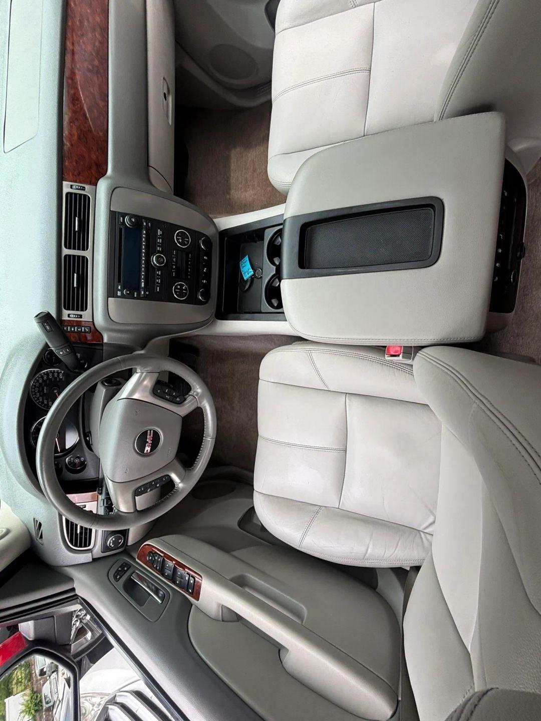 GMC Yukon XL SLT 1/2 Ton 4WD 2013