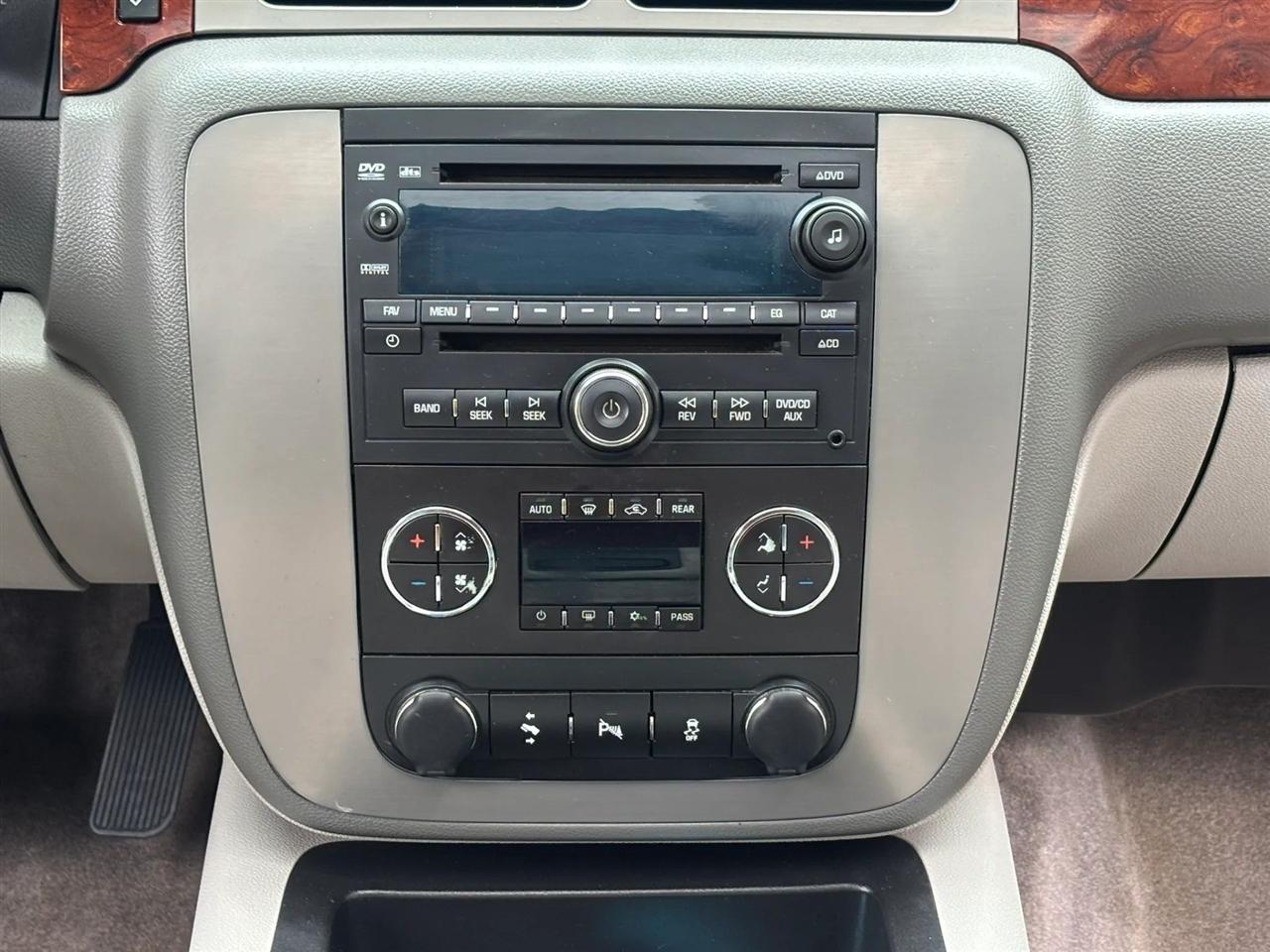 GMC Yukon XL SLT 1/2 Ton 4WD 2013