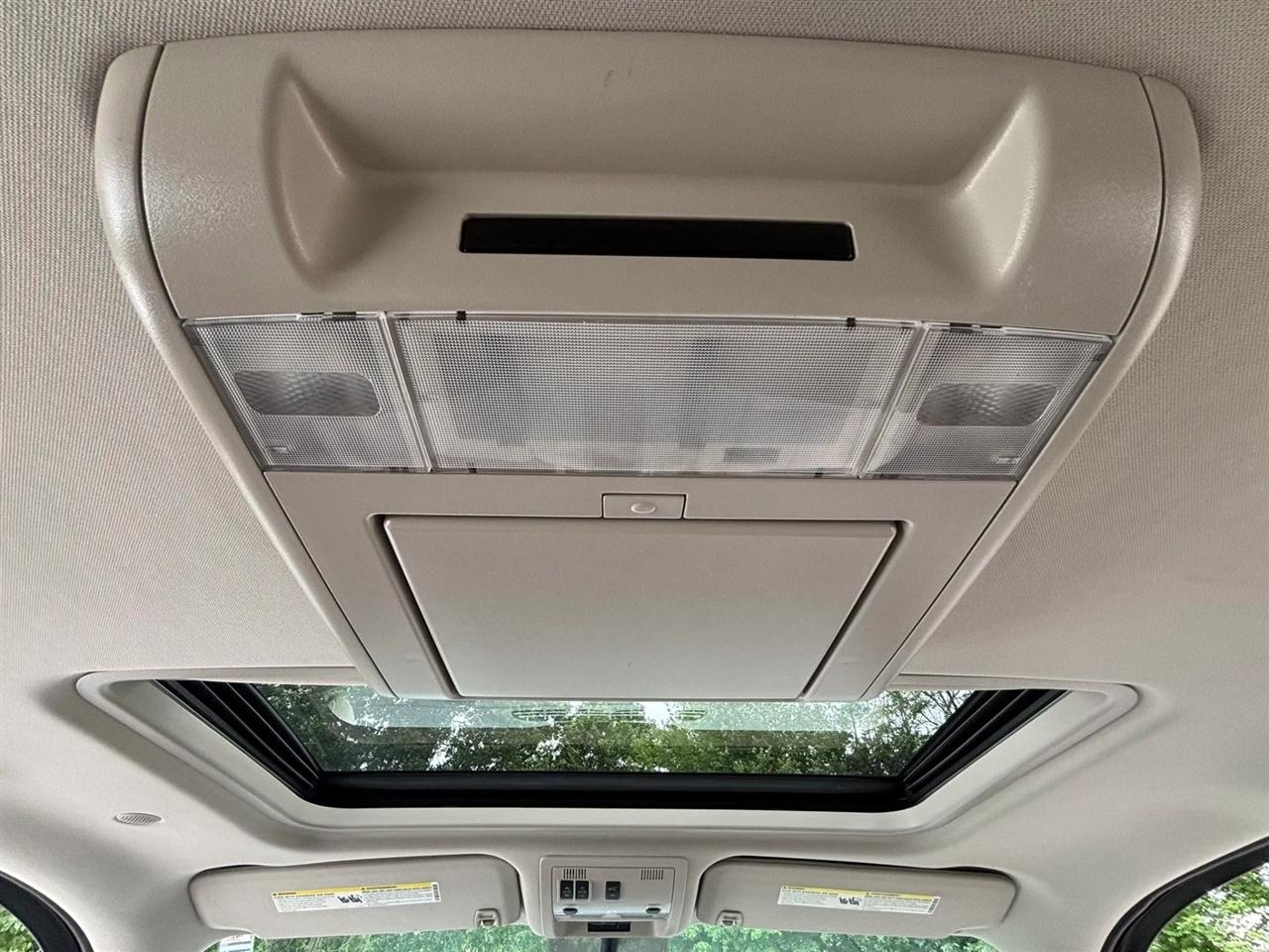 GMC Yukon XL SLT 1/2 Ton 4WD 2013